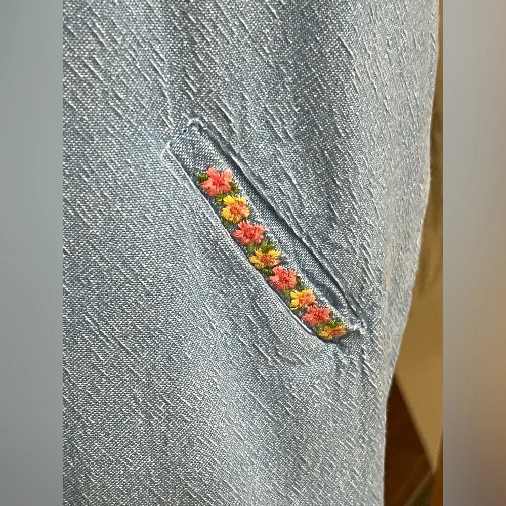 SUR LA TABLE Blue Denim Apron with Bright Floral Embroidery FRONT POCKETS,